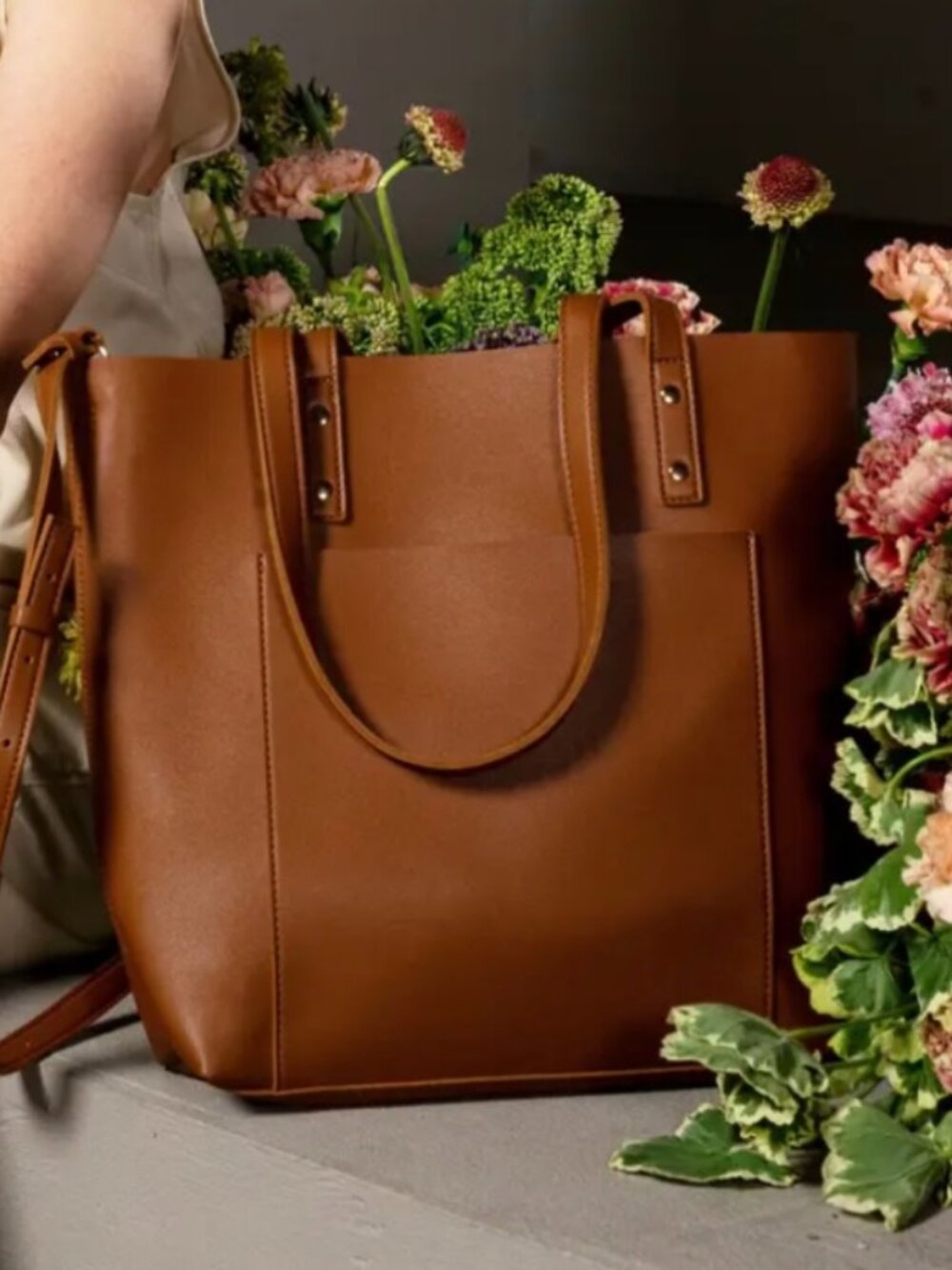 Classic Brown Tote Bag - Sleek Everyday Carry